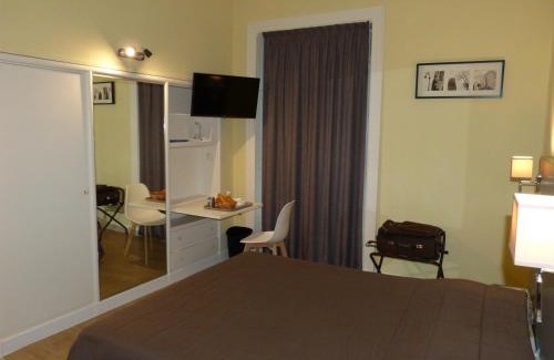 Richebourg - Saint-Clement Hotel | Hôtel Terminus
