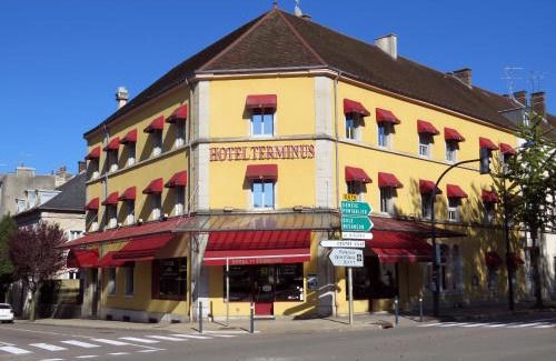 Lons-le-Saunier Hotel | Hôtel Terminus - Pizzeria Pizz'a gogo - salle de sport - face à la gare