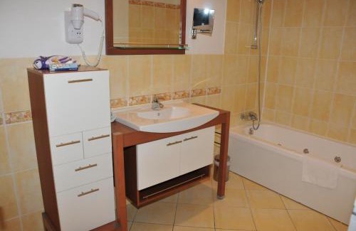 Morigny-Champigny Hotel | Hôtellerie Nouvelle de Villemartin