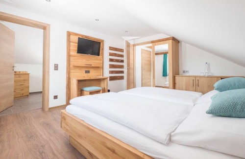 Furtwangen Hotel | Höhengasthaus Kolmenhof an der Donauquelle