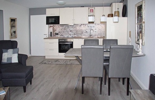 Seebad Bansin Apartment | Hübsche Ferienwohnung mit Balkon und Blick ins Grüne Zwischen Meer und See