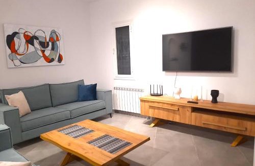 Universal House | H&O Elegant Maisonette in Paradise Garden