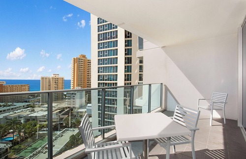 Surfers Paradise Apartment | H Residences Level 10, Ocean, Free Wi-Fi, Parking, Foxtel