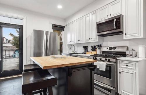 H Street Corridor House | H St DC Haven 4-BR Homestay
