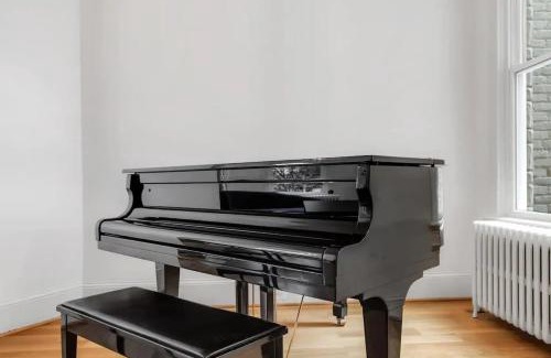 H Street Corridor House | H St DC Haven 4-BR Homestay