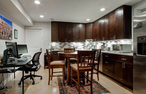 Stanton Park House | H St. Suite 2-BR/DC Streetcar/Union Station