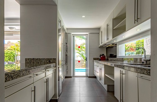 Costa Adeje Villa | H20 Pool@30c fully air-conditioned SUPER WIFI 5 bedrooms4 bathrooms TOP LOKATION
