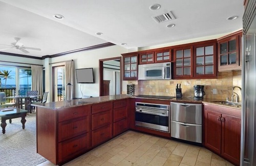 Wailua Condo | H206 Ocean View Suite - Modern and Clean - Sleeps 6 in Air Conditioned Comfort!