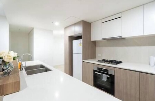 Eagle Farm Apartment | H20705 Luxurious 2BR/2BA Resort-Style Retreat