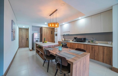 Granada Apartment | H208 - Awesome 2-Bed | 2 Bath | Rooftop Pool | Gym