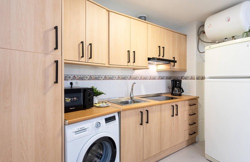 Capuchinos Apartment | H2M Capuchinos French Balcon,parking,WiFi,Aircon