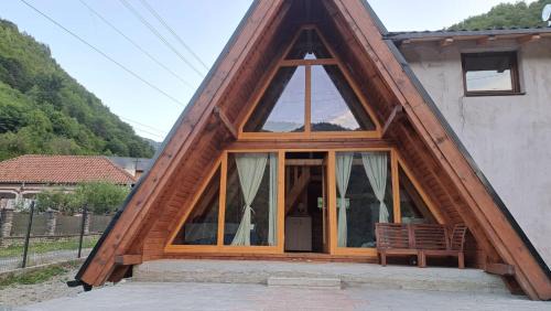 Malaia Ski Chalet | H2O GuestHouse A-Frame Malaia