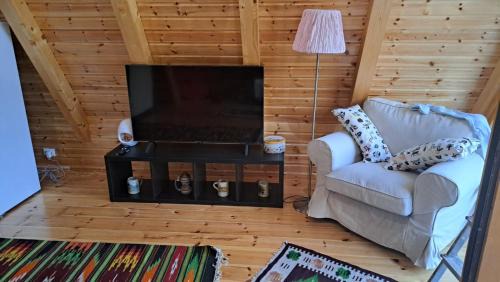 Malaia Ski Chalet | H2O GuestHouse A-Frame Malaia