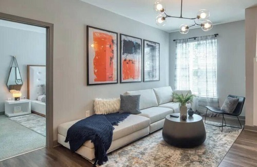 Coliseum Central Apartment | H4N Ellipse Urban | 2Bd Apartment Near Peninsula Town Center
