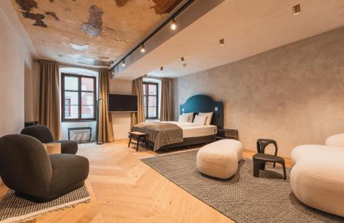 Innsbruck City Centre Apartment | H5 Grauer Bär Studios & More