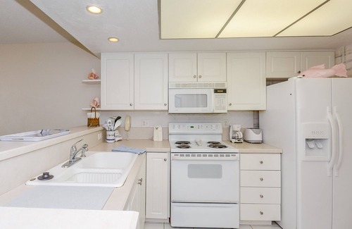 New Smyrna Beach Condo | HA508 - Top floor 1/1 condo with beautiful ocean views