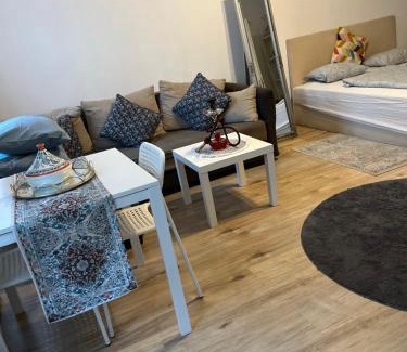 Castle Hill Apartment | Habibi Apartman
