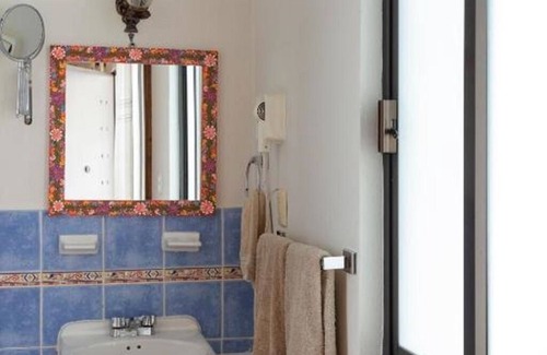 Reforma Bed & Breakfast | Habitación Alebirjes en Casa Los Arquitos B&B