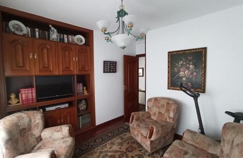 Mugardos House | Habitación, baño y sala privados en Mugardos