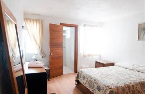 Providencia House | habitación con baño en amplia casa H3