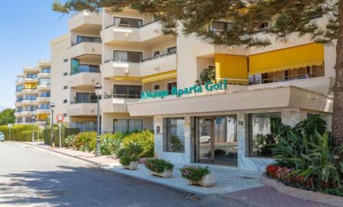 New Golden Mile House | Habitación deluxe con baño privado en Atalaya Apartagolf, Estepona