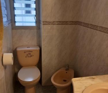 Nou Moles House | habitación grande en piso compartido con 2 adultos