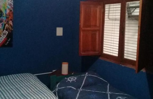 Salta House | Habitación para 4 con baño privado