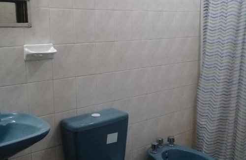 Salta House | Habitación para 4 con baño privado