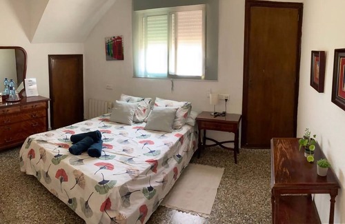 Picasent Bed & Breakfast | Habitación Privada en chalet con Piscina y Jacuzzi en Picassent