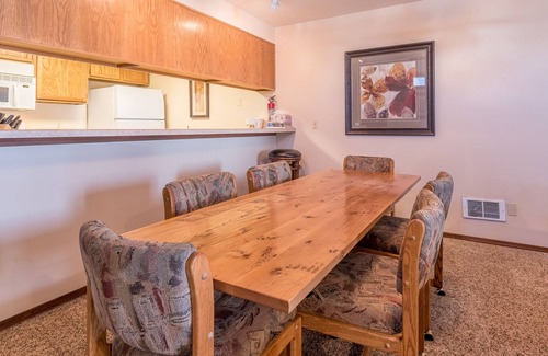 Ketchum Condo | Habitat Condo 3 Bedroom Easy Walk to Downtown Ketchum & Hot Tub Onsite