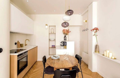 Strasbourg -Saint-Denis Apartment | Habitat Parisien - 1 BR A/C - Montorgueil Lune I