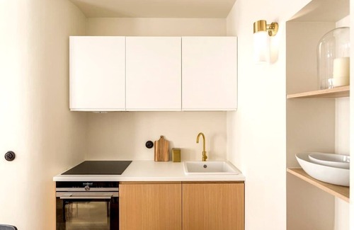 Strasbourg -Saint-Denis Apartment | Habitat Parisien - 1 BR A/C - Montorgueil Lune I