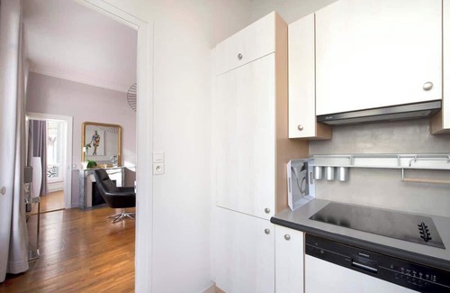 Chaussee-d'Antin Apartment | Habitat Parisien -1BR/1BA- Galeries Lafayette