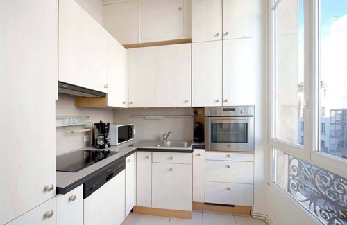 Chaussee-d'Antin Apartment | Habitat Parisien -1BR/1BA- Galeries Lafayette