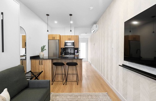 Plateau Mont Royal Apartment | Habitat - Studio - Stunning New Studio in Habitat Plateau by Denstays