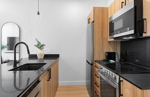 Plateau Mont Royal Apartment | Habitat - Studio - Stunning New Studio in Habitat Plateau by Denstays