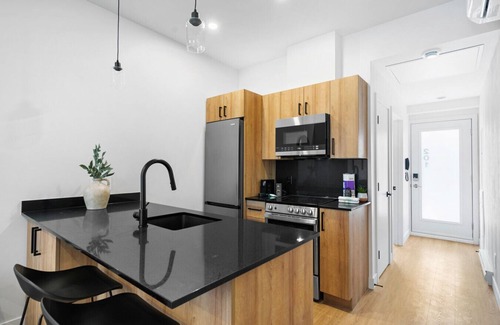 Plateau Mont Royal Apartment | Habitat - Studio - Stunning New Studio in Habitat Plateau by Denstays