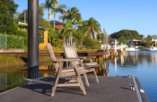 Carrara House | Habourlights 5BR River Front Private Pool & Dock