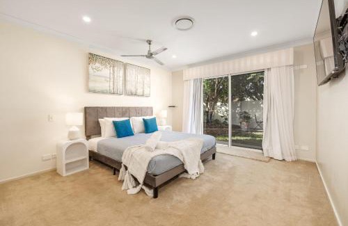 Carrara House | Habourlights 5BR River Front Private Pool & Dock