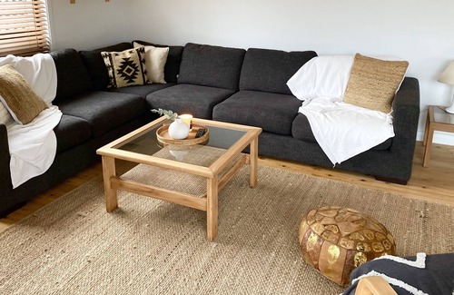 Wyongah House | HACIENDITA: Spacious and stylish home with huge entertaining backyard