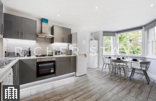 Leabridge Hotel | Hackney Guest Rooms