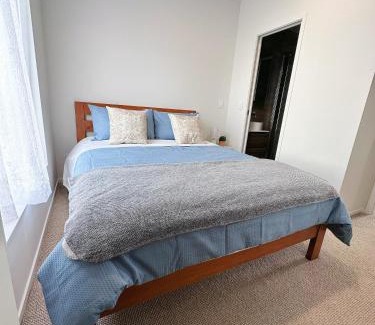 Grey Lynn Apartment | HADLOW 带花园的整套联排别墅