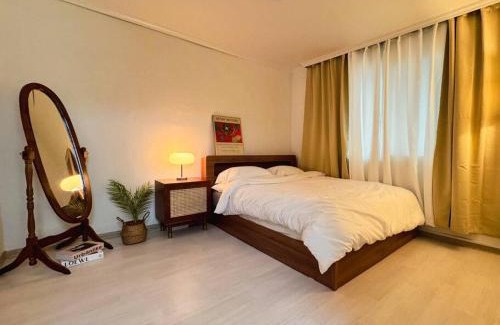 Itaewon Apartment | Haebangchon Itaewon 3 Bedroom Apartment