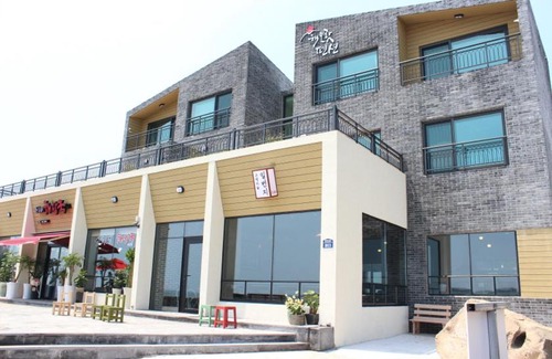 Seongsan House | Haemorat Pension