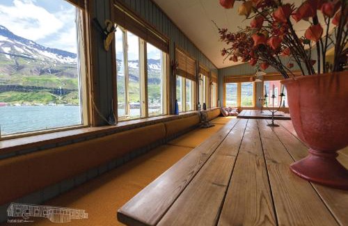 Seydisfjordur Hostel | Hafaldan HI Hostel - Harbour Building