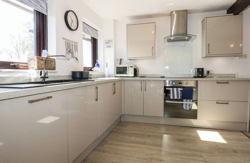 Abersoch Cottage | HAFAN BACH - 233 CAE DU, pet friendly, with a garden in Abersoch
