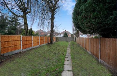 Quinton House | HAGLEY ROAD WEST. 5 BEDROOMS HOUSE with 7 beds SLEEPS 7-10