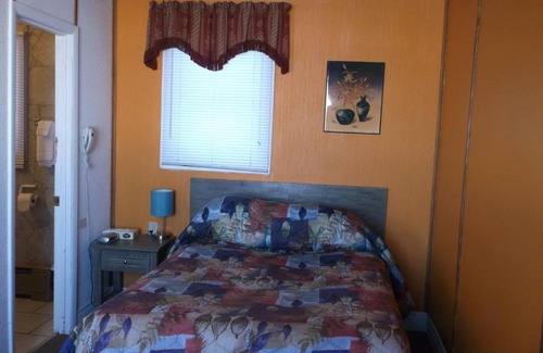 Timiskaming District Hotel | Haileybury Beach Motel