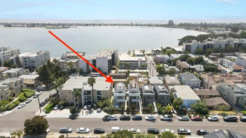 Crown Point House | Haines Luxury Dream Home - Bay Views, Rooftop, Fire Pit & AC