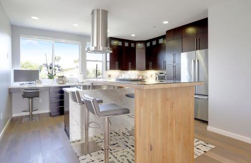 Crown Point House | Haines Luxury Dream Home - Bay Views, Rooftop, Fire Pit & AC